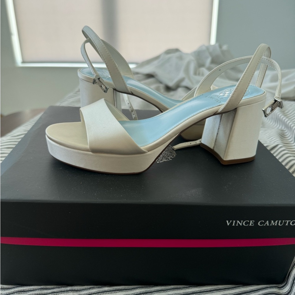NWT Vince Camuto Pendreya Platform Heel